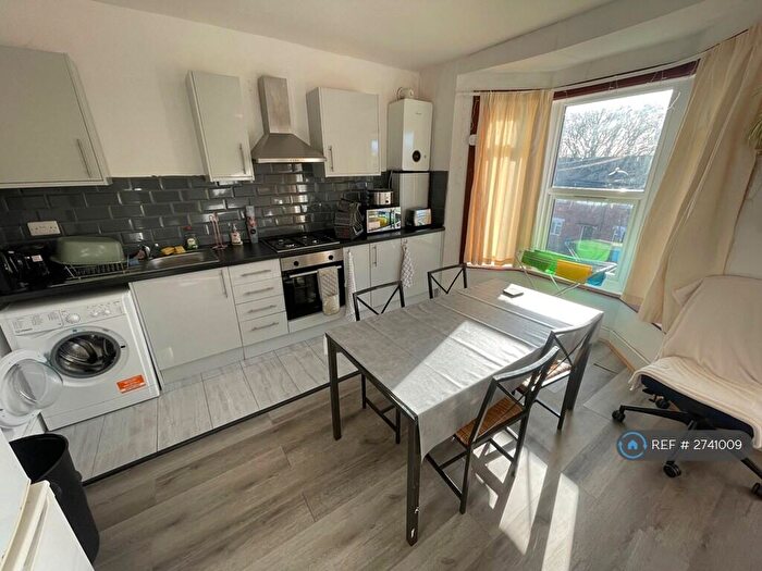 3 Bedroom Semi Detached House To Rent In Broadlands Road, Southampton, SO17