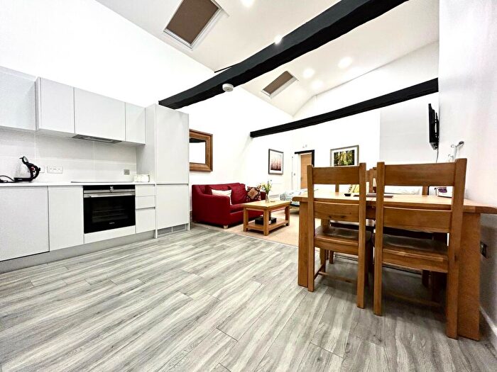 Studio To Rent In High Street, Stratford-upon-Avon, CV37