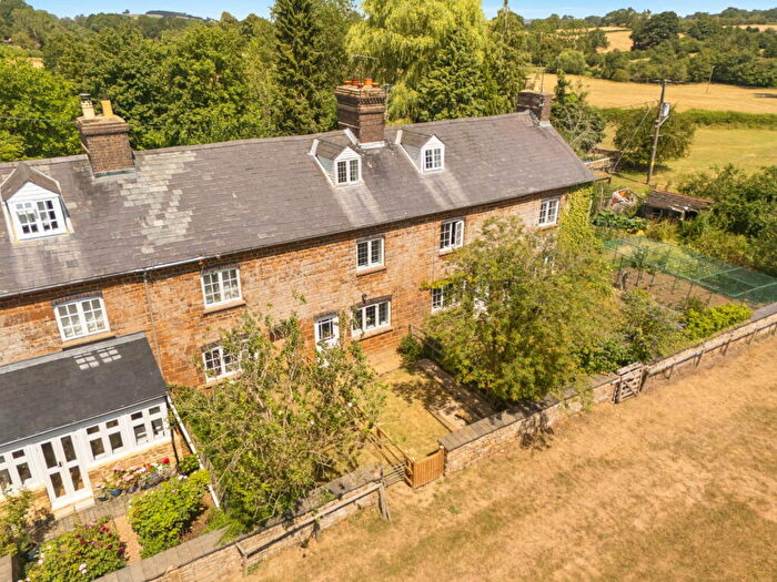 2 Bedroom Cottage For Sale In West Farndon, Northamptonshire, NN11
