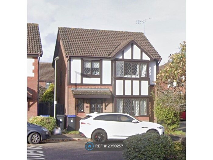 3 Bedroom Detached House To Rent In Alexandra Gardens, Knaphill, Woking, GU21