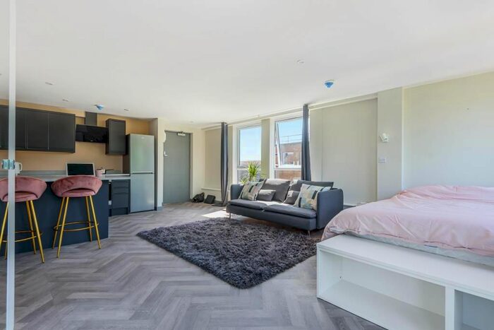 Studio To Rent In Aylesbury, Buckinghamshire, HP20