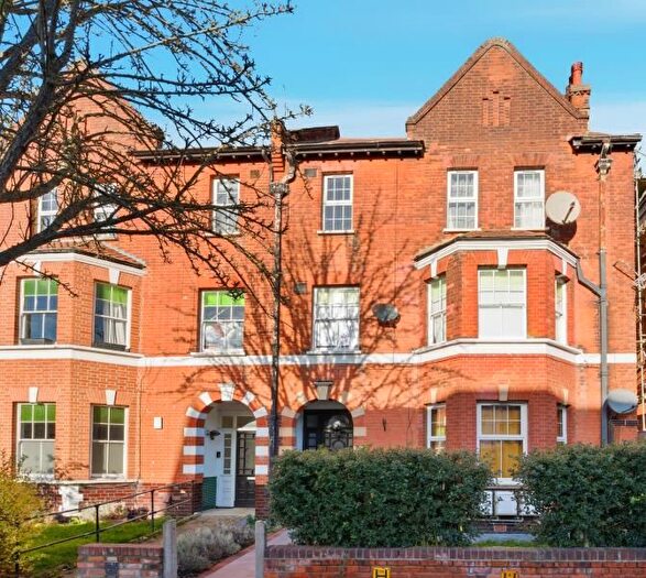 2 Bedroom Flat For Sale In Shakespeare Road, London, W7