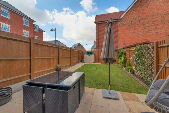 4 Bedroom Semi-Detached House To Rent In Monroe Way, Kings Hill, West Malling, ME19