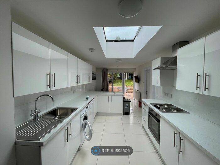 6 Bedroom Semi-Detached House To Rent In Cabell Road, Guildford, GU2