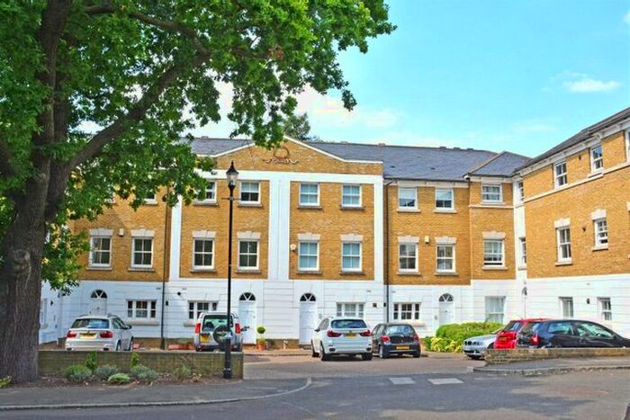 1 Bedroom Flat To Rent In Cedars Close, Belmont Hill, London, SE13
