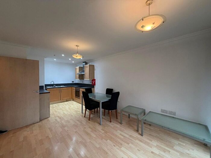 2 Bedroom Flat To Rent In Victoria Road, London, W3