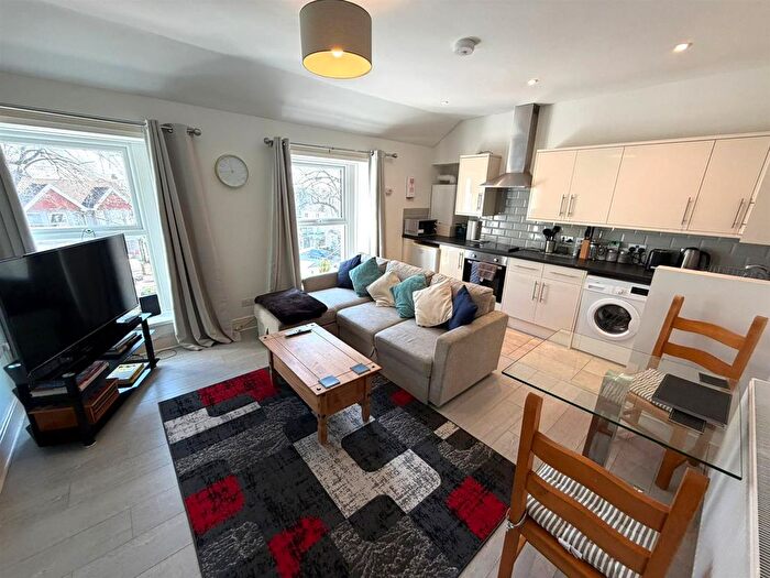 1 Bedroom Flat For Sale In The Grove, Uplands, Swansea, SA2