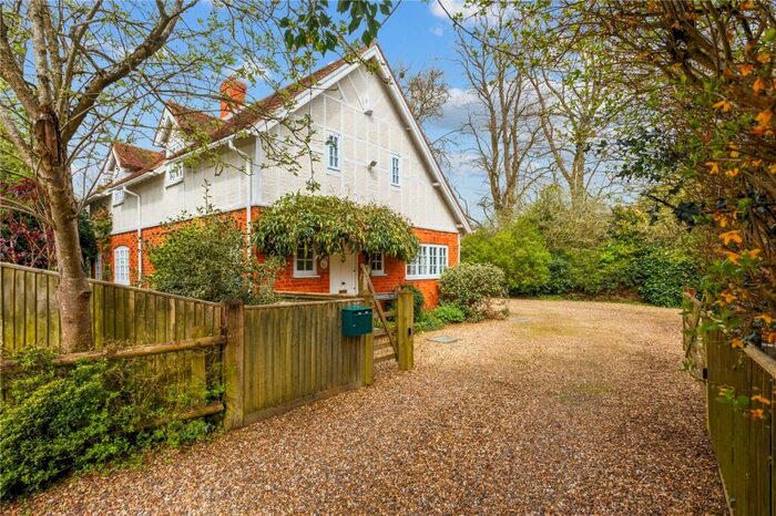 4 Bedroom Detached House For Sale In Rotherfield Greys, Henley-on-Thames, Oxfordshire, RG9