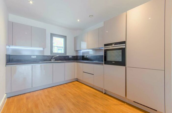 2 Bedroom Flat To Rent In Dalston Curve, Dalston, London, E8