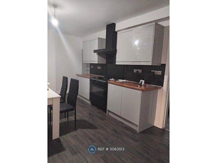 6 Bedroom Semi Detached House To Rent In Vicarage Farm Road, Hounslow, TW5