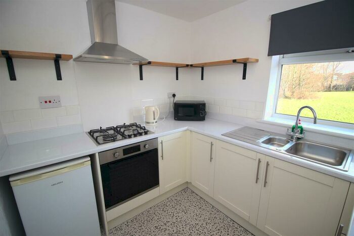 2 Bedroom Flat To Rent In Stoneleigh Avenue, Longbenton, Newcastle Upon Tyne, NE12