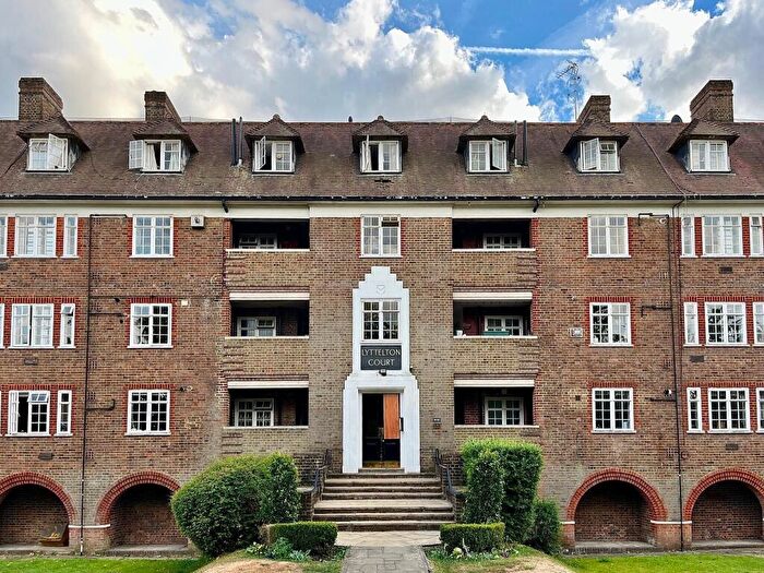4 Bedroom Apartment To Rent In Lyttelton Court, Lyttelton Road, London, N2
