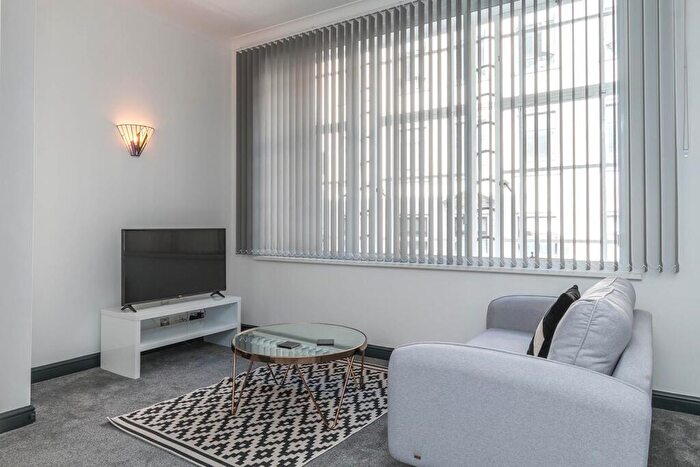 2 Bedroom Apartment To Rent In Burne Jones House, Bennetts Hill, B2