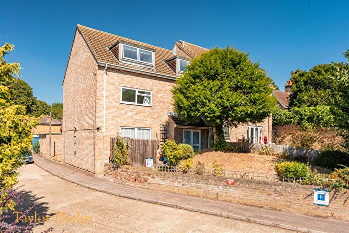 1 Bedroom Apartment For Sale In Bourne Close, Ware, SG12