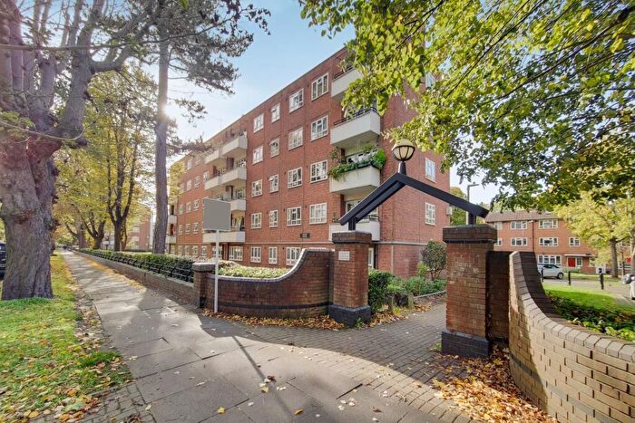 4 Bedroom Flat For Sale In Aldrington Road, London, SW16
