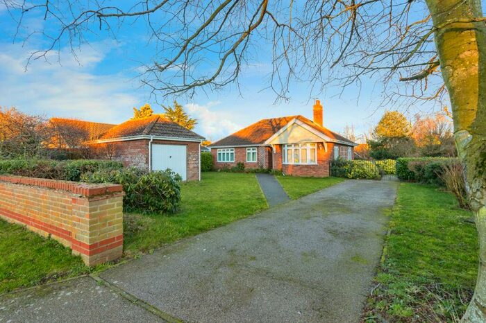 3 Bedroom Bungalow For Sale In Rectory Lane, Worlingham, Beccles, Suffolk, NR34