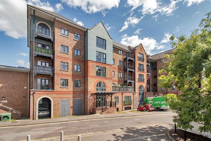 2 Bedroom Flat For Sale In Cannons Wharf, Tonbridge, TN9