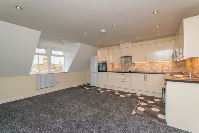 2 Bedroom Apartment To Rent In Back St Annes Road West, Lytham St Annes, FY8