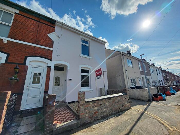 3 Bedroom House To Rent In Redcliffe Street, Swindon, SN2