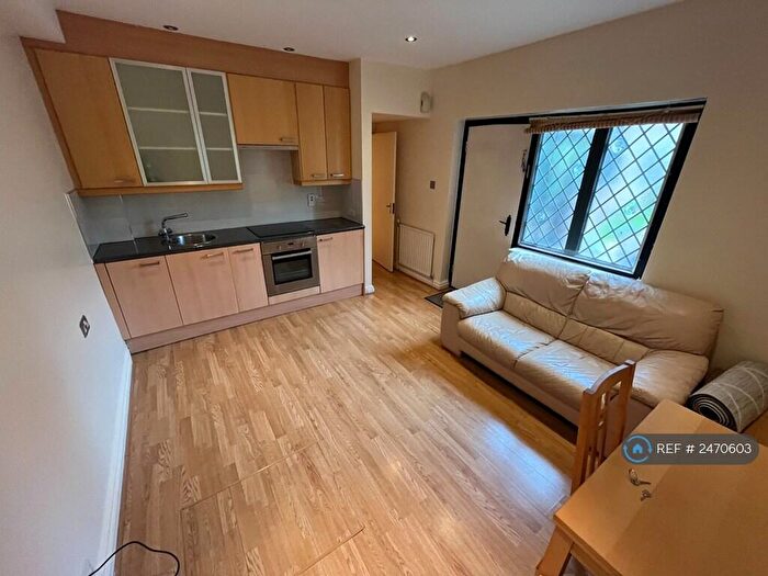 1 Bedroom Flat To Rent In Golders Green, London, NW11