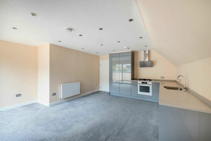 1 Bedroom Penthouse To Rent In Pampisford Road, Purley, CR8