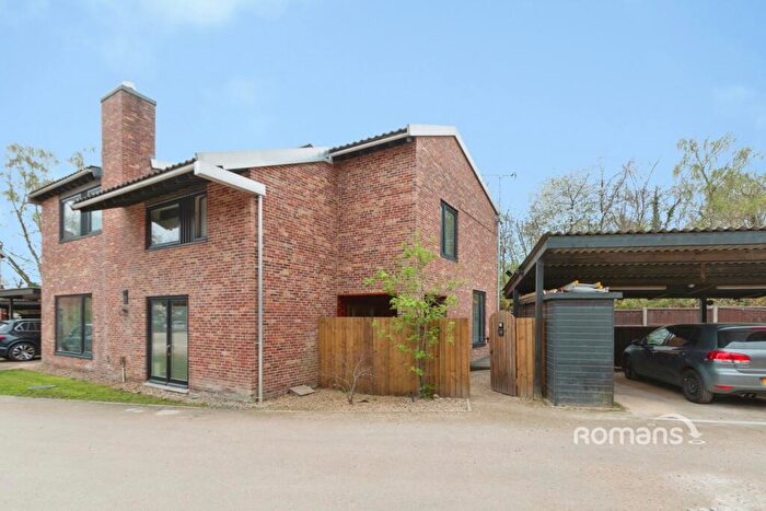 3 Bedroom Semi Detached House To Rent In Sheeling Close, Aldershot, Hampshire, GU12