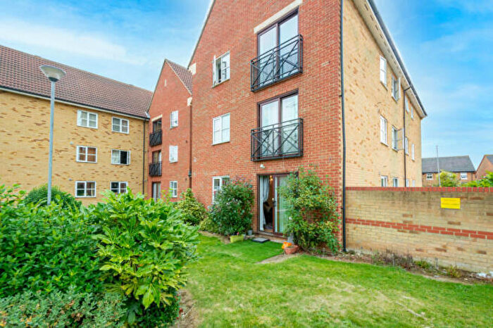2 Bedroom Flat For Sale In Chafford Hundred, Grays, Essex, RM16