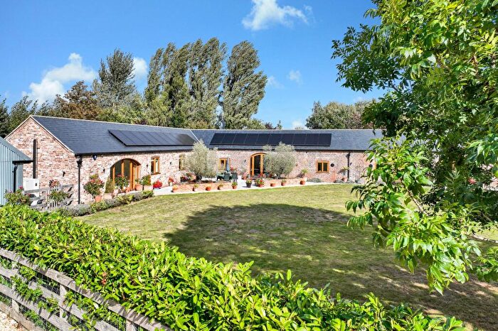 4 Bedroom Barn Conversion For Sale In Common Way, Tydd St. Mary, PE13