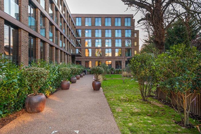 Studio To Rent In Willesden Lane, Brondesbury, London, NW2