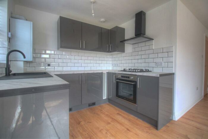 2 Bedroom Flat To Rent In Sheader Drive, Salford, M5