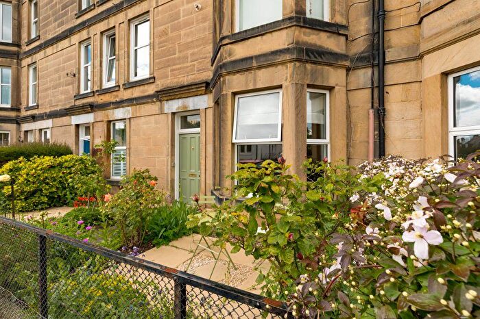 2 Bedroom Flat For Sale In Cowan Road, Edinburgh, EH11