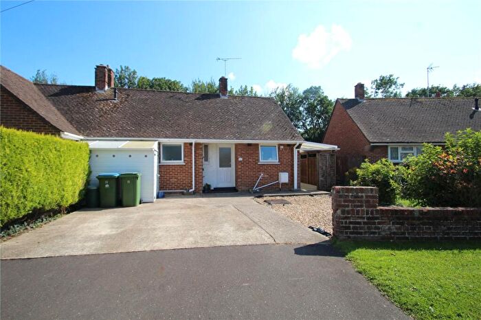 2 Bedroom Bungalow To Rent In Belyngham Crescent, Wick, Littlehampton, BN17