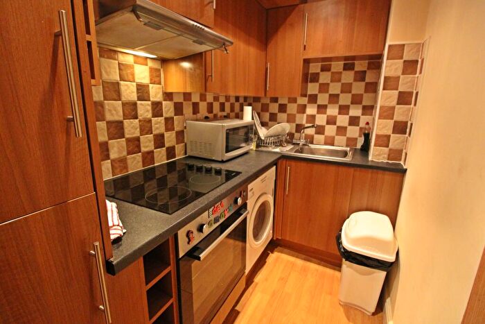 2 Bedroom Flat To Rent In North Road, Cathays, Cardiff, CF14