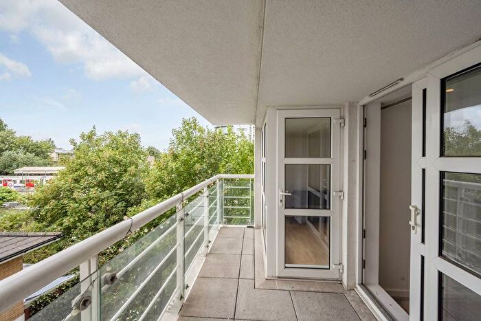 1 Bedroom Flat To Rent In Upper Richmond Road, Putney, London, SW15