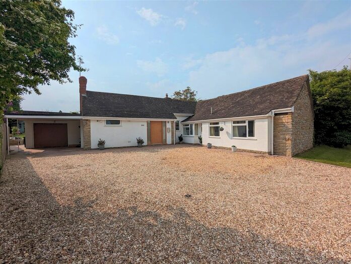 3 Bedroom Detached Bungalow For Sale In Baughton, Earls Croome, Worcester, WR8