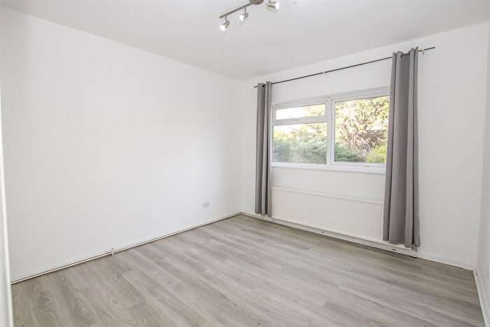 1 Bedroom Flat To Rent In Heriot Road, Hendon, NW4