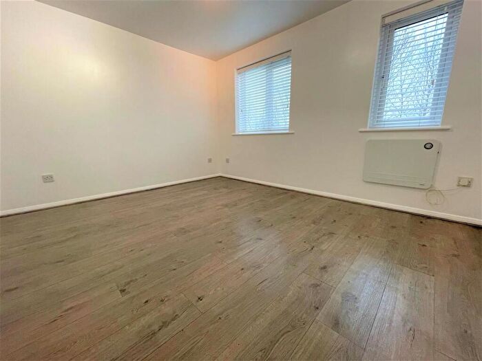 1 Bedroom Flat To Rent In Shorewell Court, Oakhill Road, Oakhill Road, Purfleet, RM19