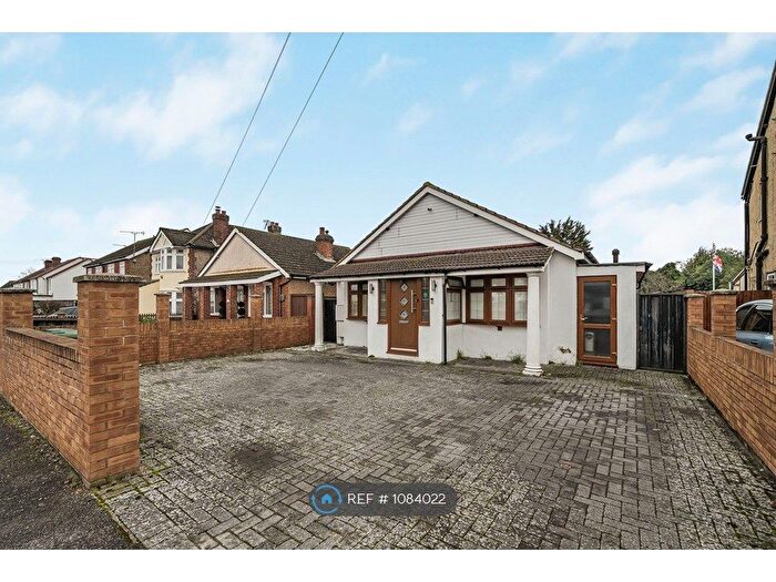 4 Bedroom Bungalow To Rent In School Road, Ashford, TW15