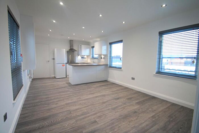 1 Bedroom Apartment To Rent In Hatters Court, LU1