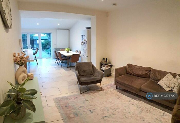 5 Bedroom Semi-Detached House To Rent In Alba Gardens, London, NW11