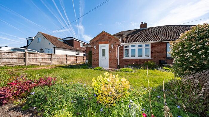 2 Bedroom Bungalow For Sale In Higham Gobion Road, Barton Le Clay, Bedfordshire, MK45