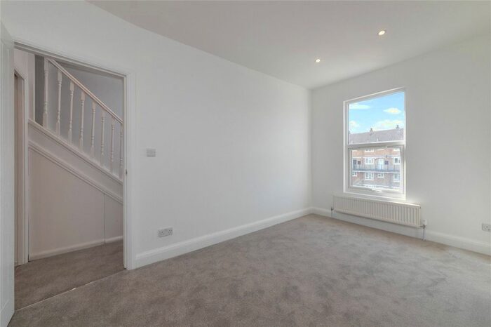 2 Bedroom Flat To Rent In Bostall Lane, London, SE2
