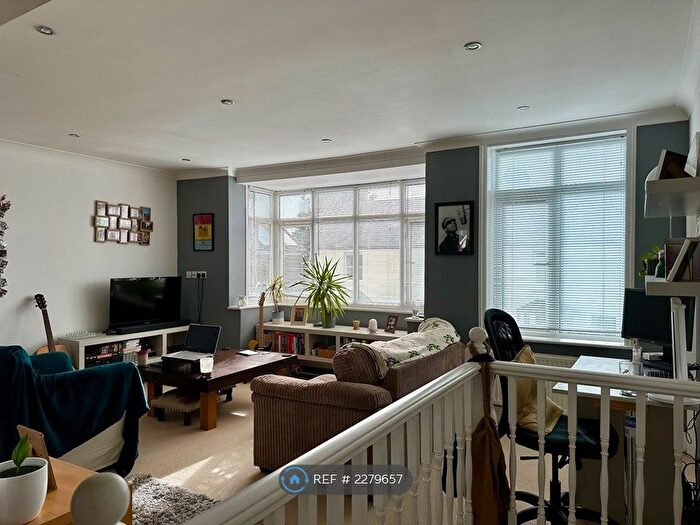 2 Bedroom Flat To Rent In Melbourne Road, Chichester, PO19