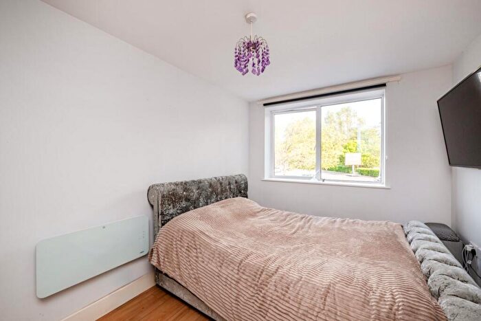 2 Bedroom Apartment To Rent In Millgate, High Wycombe, HP11