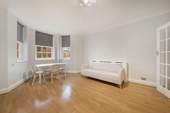 2 Bedroom Flat To Rent In Adelaide Court, Abbey Road, NW8
