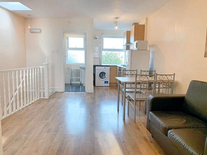 2 Bedroom Flat To Rent In Pinner Road, Harrow, HA1