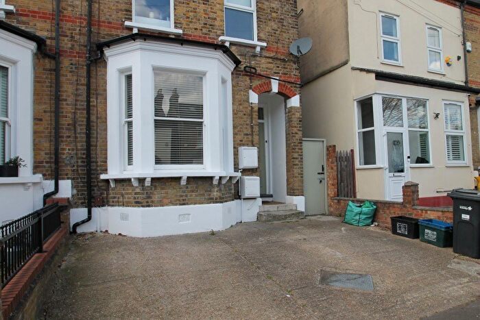 1 Bedroom Flat To Rent In Stanley Road, South Woodford, E18