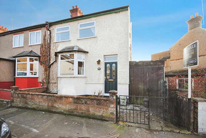 3 Bedroom Semi Detached House For Sale In Osborne Road, Watford, WD24