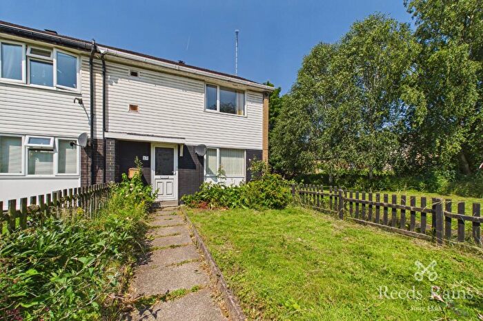 2 Bedroom End Of Terrace House To Rent In Bridgecroft, Milnsbridge, Huddersfield, HD3