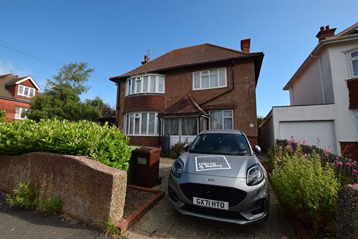 2 Bedroom Flat To Rent In Collington Avenue, Bexhill-On-Sea, TN39